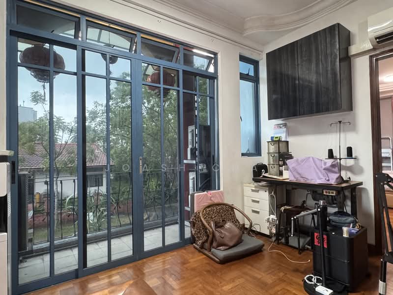 ✅ Move In Ready: Value Freehold 3 Storey Semi Detached Semi-Detached House For Sale at S$ 4,500,000 | PropertyGuru Singapore - Interior