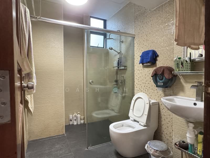 ✅ Move In Ready: Value Freehold 3 Storey Semi Detached Semi-Detached House For Sale at S$ 4,500,000 | PropertyGuru Singapore - Bathroom