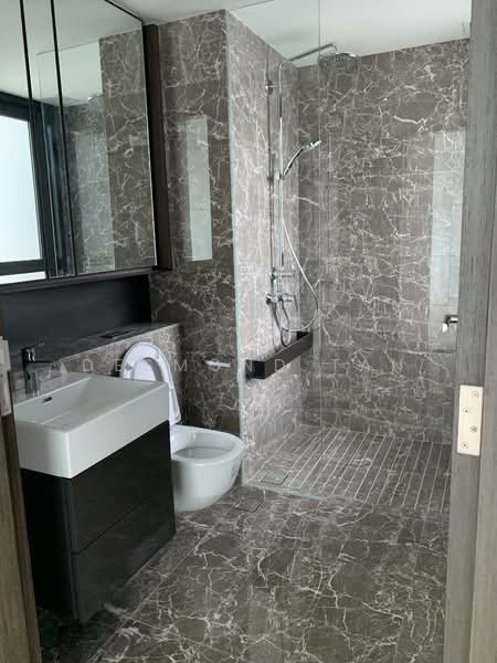 Principal Garden, 91 Prince Charles Crescent, 1 Bedroom, 495 sqft, Condominium For Rent, by Desmond Tan, 500094327 - Bathroom - PropertyGuru.com.sg