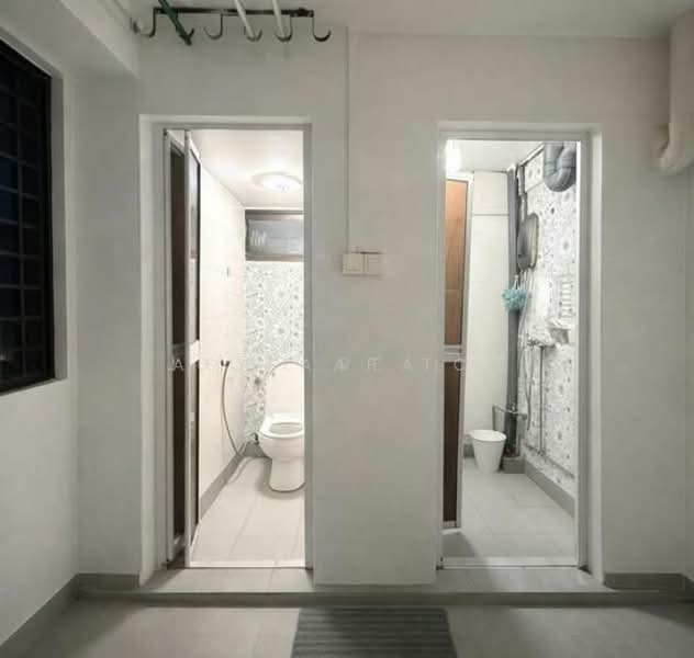 122 Yuan Ching Road HDB Flat For Sale at S$ 328,000 | PropertyGuru Singapore - Bathroom