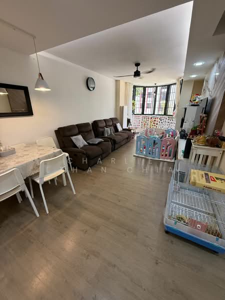 339A Sembawang Close HDB Flat For Sale at S$ 650,000 | PropertyGuru Singapore - Living Room