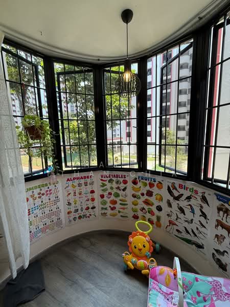 339A Sembawang Close HDB Flat For Sale at S$ 650,000 | PropertyGuru Singapore - Balcony