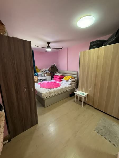 339A Sembawang Close HDB Flat For Sale at S$ 650,000 | PropertyGuru Singapore - Bedroom