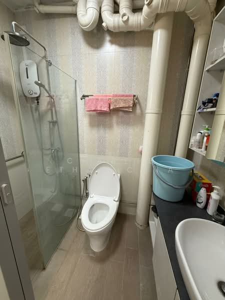 339A Sembawang Close HDB Flat For Sale at S$ 650,000 | PropertyGuru Singapore - Bathroom