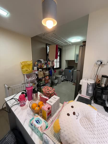 339A Sembawang Close HDB Flat For Sale at S$ 650,000 | PropertyGuru Singapore - Kitchen