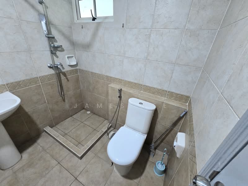 Estella Gardens, 23 Flora Road, Room Rental, 150 sqft, Condominium For Rent, by James Hee, 500094363 - Common Bathroom 1 - PropertyGuru.com.sg