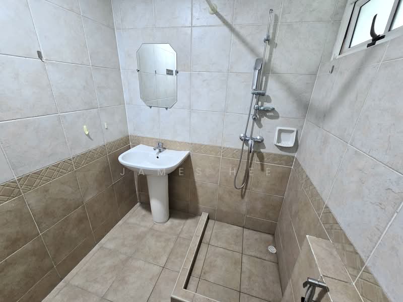 Estella Gardens, 23 Flora Road, Room Rental, 150 sqft, Condominium For Rent, by James Hee, 500094363 - Common Bathroom 1 - PropertyGuru.com.sg