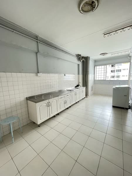 303 Yishun Central HDB Flat For Sale at S$ 480,000 | PropertyGuru Singapore - Kitchen