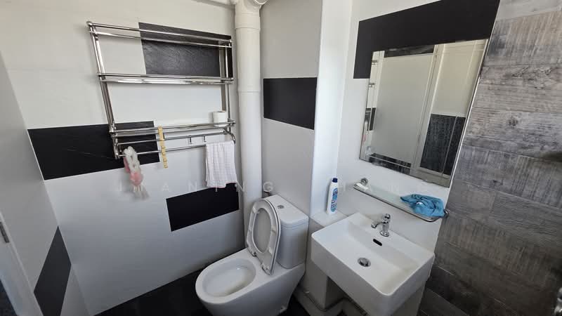 946 Jurong West Street 91, 946 Jurong West Street 91, 3 Bedrooms, 1,108 sqft, HDB Flat For Rent, by Jianing Zhang, 500094382 - Bathroom - PropertyGuru.com.sg