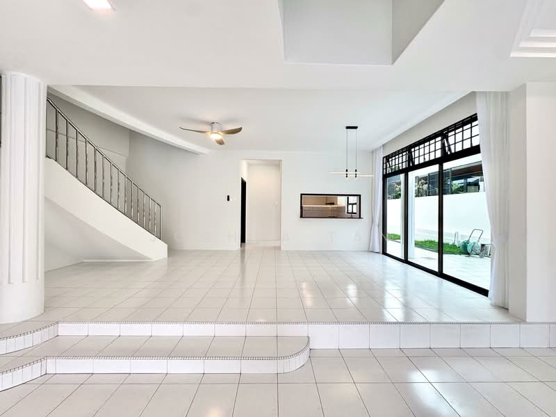 Serangoon Garden Estate, Crowhurst Drive, 5 Bedrooms, 4,000 sqft, Semi-Detached House For Rent, by Joshua Tan, 500094386 - Living Room - PropertyGuru.com.sg