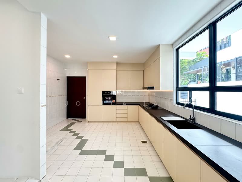 Serangoon Garden Estate, Crowhurst Drive, 5 Bedrooms, 4,000 sqft, Semi-Detached House For Rent, by Joshua Tan, 500094386 - Kitchen - PropertyGuru.com.sg