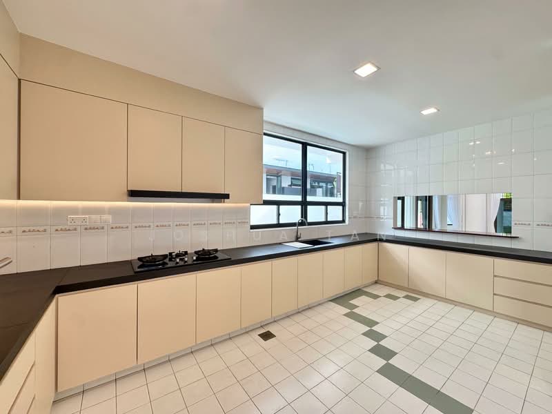 Serangoon Garden Estate, Crowhurst Drive, 5 Bedrooms, 4,000 sqft, Semi-Detached House For Rent, by Joshua Tan, 500094386 - Kitchen - PropertyGuru.com.sg