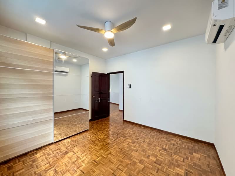 Serangoon Garden Estate, Crowhurst Drive, 5 Bedrooms, 4,000 sqft, Semi-Detached House For Rent, by Joshua Tan, 500094386 - Bedroom - PropertyGuru.com.sg