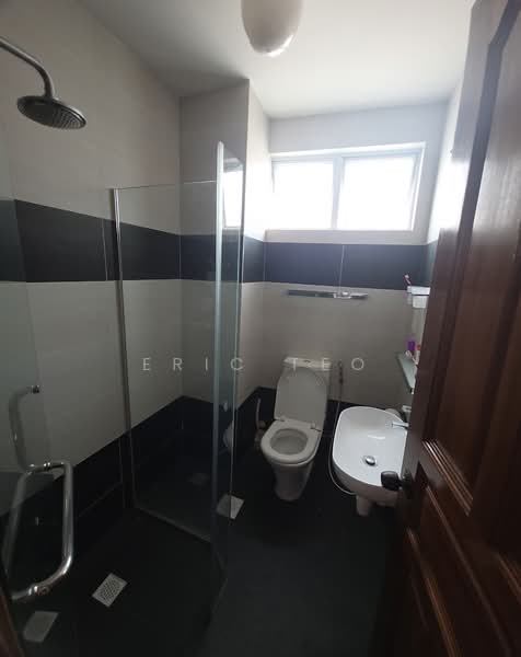 Mariam Close, Mariam Close, 5 Bedrooms, 4,160 sqft, Semi-Detached House For Sale, by Eric Teo, 500094389 - Bathroom - PropertyGuru.com.sg