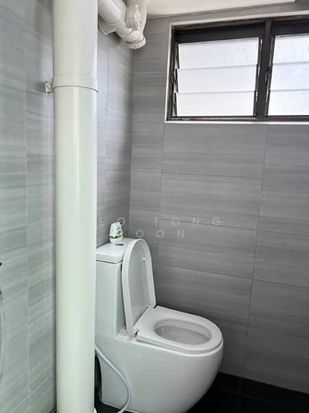 709 Yishun Avenue 5 HDB Flat For Sale at S$ 435,000 | PropertyGuru Singapore - Bathroom