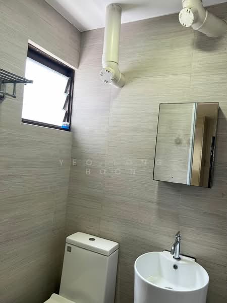 709 Yishun Avenue 5 HDB Flat For Sale at S$ 435,000 | PropertyGuru Singapore - Bathroom