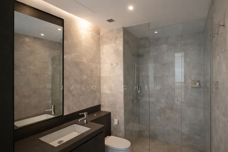 OUE Twin Peaks Condominium For Sale at S$ 1,198,000 | PropertyGuru Singapore - Bathroom