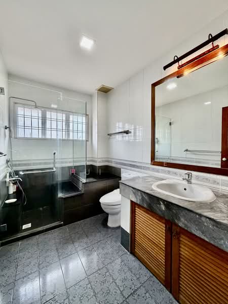Gerald Park Terraced House For Sale at S$ 6,180,000 | PropertyGuru Singapore - Bathroom
