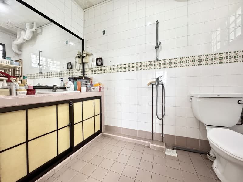 351 Choa Chu Kang Central HDB Flat For Sale at S$ 920,000 | PropertyGuru Singapore - Master Bathroom