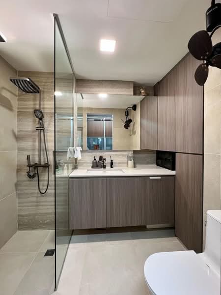 Sims Green Apartment For Sale at S$ 1,850,000 | PropertyGuru Singapore - Bathroom