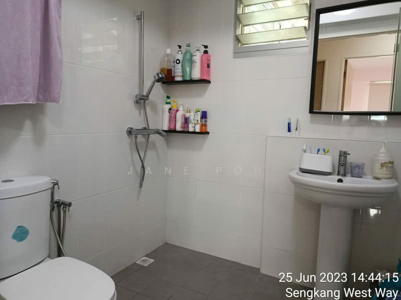 451B Sengkang West Way HDB Flat For Sale at S$ 788,888 | PropertyGuru Singapore - Bathroom