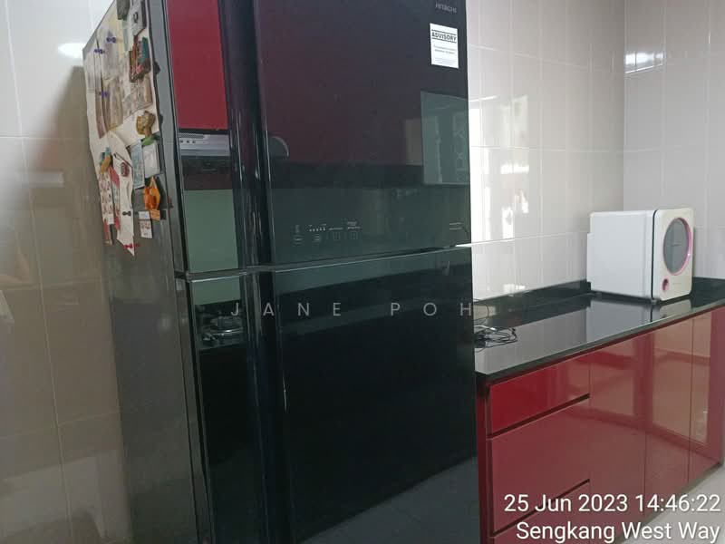 451B Sengkang West Way HDB Flat For Sale at S$ 788,888 | PropertyGuru Singapore - Kitchen