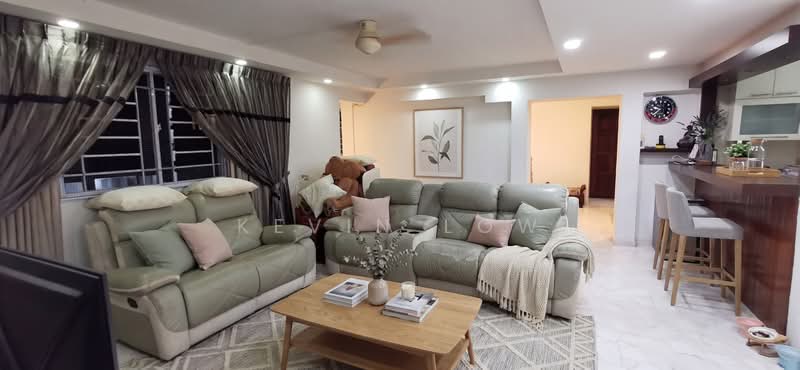 818 Woodlands Street 82 HDB Flat For Sale at S$ 1,195,000 | PropertyGuru Singapore - Living Room