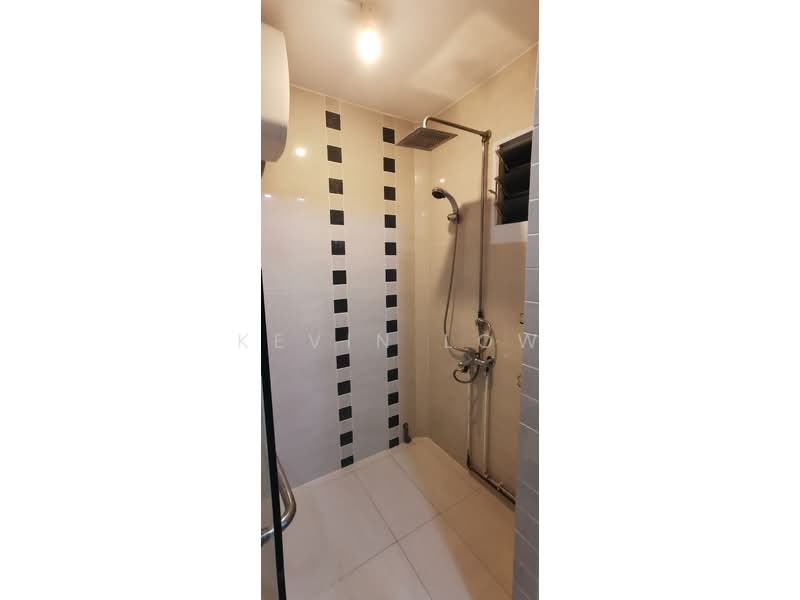 818 Woodlands Street 82 HDB Flat For Sale at S$ 1,195,000 | PropertyGuru Singapore - Bathroom