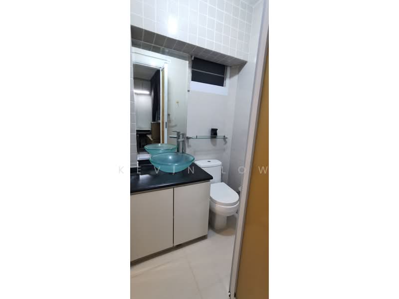 818 Woodlands Street 82 HDB Flat For Sale at S$ 1,195,000 | PropertyGuru Singapore - Bathroom