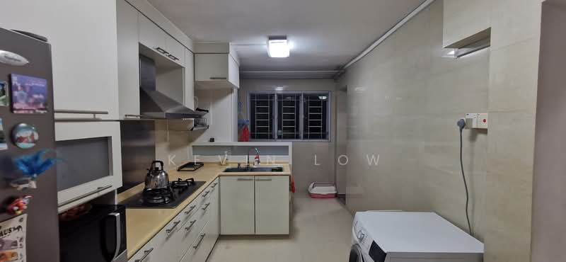 818 Woodlands Street 82 HDB Flat For Sale at S$ 1,195,000 | PropertyGuru Singapore - Kitchen