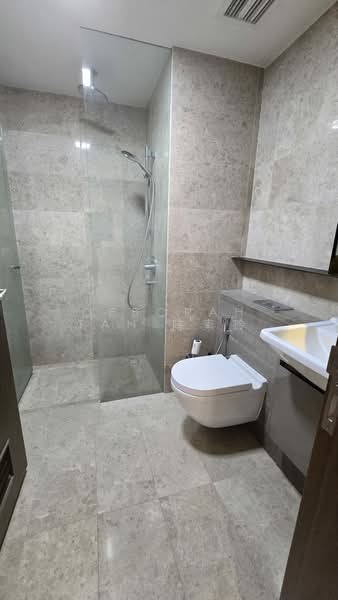 38 Jervois Condominium For Sale at S$ 1,280,000 | PropertyGuru Singapore - Bathroom