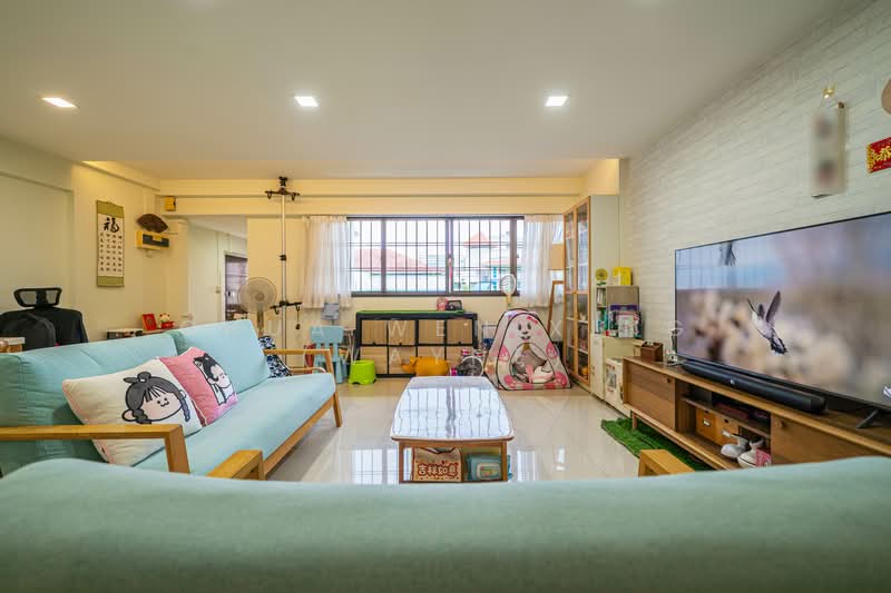 301 Hougang Avenue 5, 301 Hougang Avenue 5, 3 Bedrooms, 1,184 sqft, HDB Flat For Sale, by Chua Wen Xing (Wayne), 500094473 - Living Room - PropertyGuru.com.sg