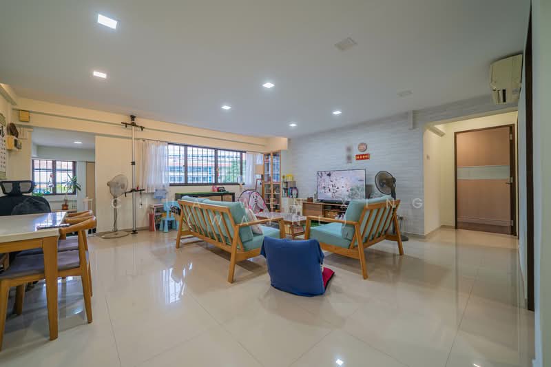 301 Hougang Avenue 5, 301 Hougang Avenue 5, 3 Bedrooms, 1,184 sqft, HDB Flat For Sale, by Chua Wen Xing (Wayne), 500094473 - Living Room - PropertyGuru.com.sg