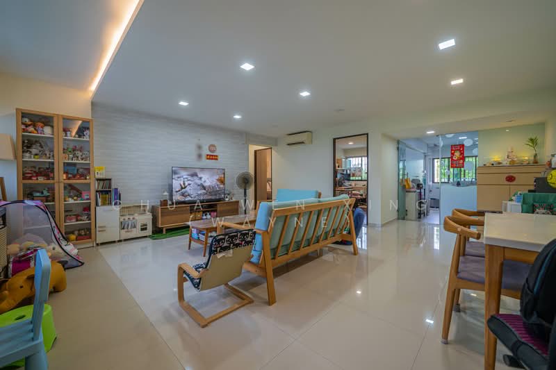 301 Hougang Avenue 5, 301 Hougang Avenue 5, 3 Bedrooms, 1,184 sqft, HDB Flat For Sale, by Chua Wen Xing (Wayne), 500094473 - Living Room - PropertyGuru.com.sg