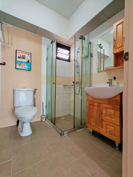 12C Marsiling Lane, 12C Marsiling Lane, 3 Bedrooms, 1,001 sqft, HDB Flat For Rent, by Max Ang, 500094481 - Bathroom - PropertyGuru.com.sg