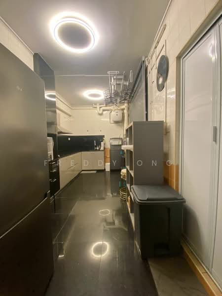 652B Jurong West Street 61 HDB Flat For Sale at S$ 630,000 | PropertyGuru Singapore - Kitchen