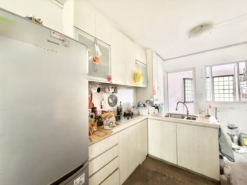 513 Hougang Avenue 10 HDB Flat For Sale at S$ 648,000 | PropertyGuru Singapore - Kitchen