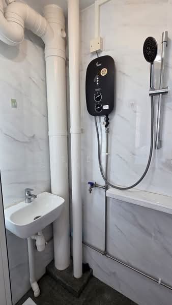 47 Telok Blangah Drive, 47 Telok Blangah Drive, 2 Bedrooms, 650 sqft, HDB Flat For Rent, by Steve Ng Chih Wei, 500094491 - Bathroom - PropertyGuru.com.sg