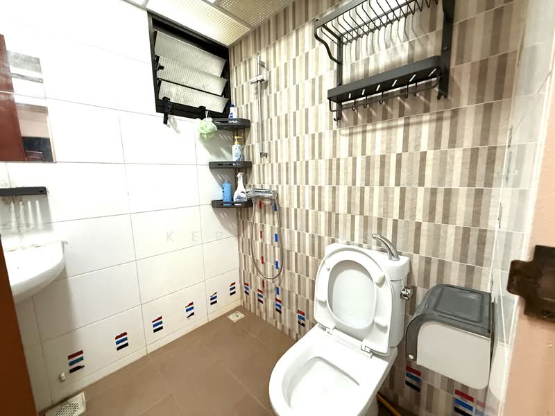 610C Tampines North Drive 1, 610C Tampines North Drive 1, 4 Bedrooms, 1,216 sqft, HDB Flat For Rent, by Kerin Ang, 500094494 - Bathroom - PropertyGuru.com.sg