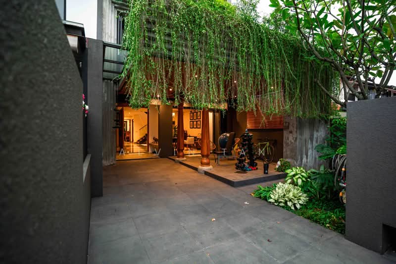 Jalan Bangsawan Terraced House For Sale at S$ 5,880,000 | PropertyGuru Singapore - Exterior