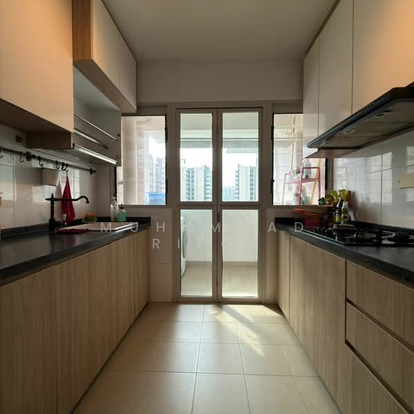 666A Punggol Drive HDB Flat For Sale at S$ 585,000 | PropertyGuru Singapore - Kitchen