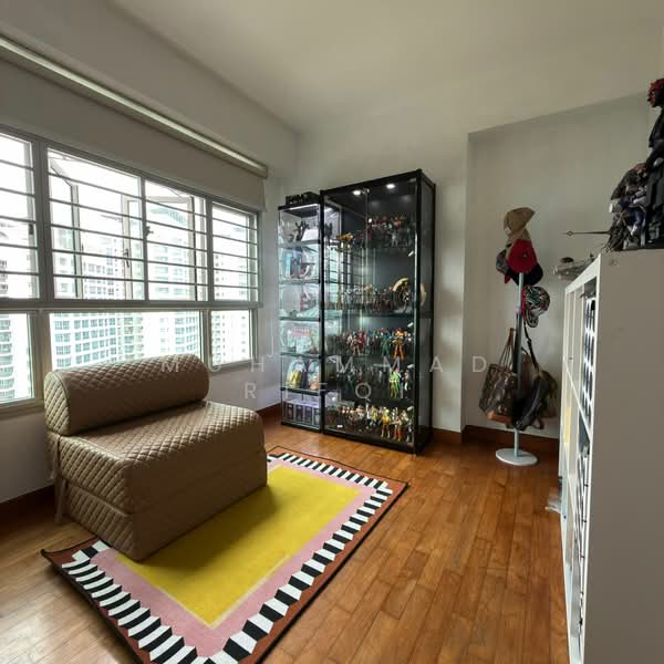666A Punggol Drive HDB Flat For Sale at S$ 585,000 | PropertyGuru Singapore - Living Room