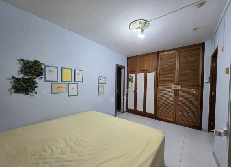 30 Holland Close HDB Flat For Sale at S$ 958,000 | PropertyGuru Singapore - Master Bedroom