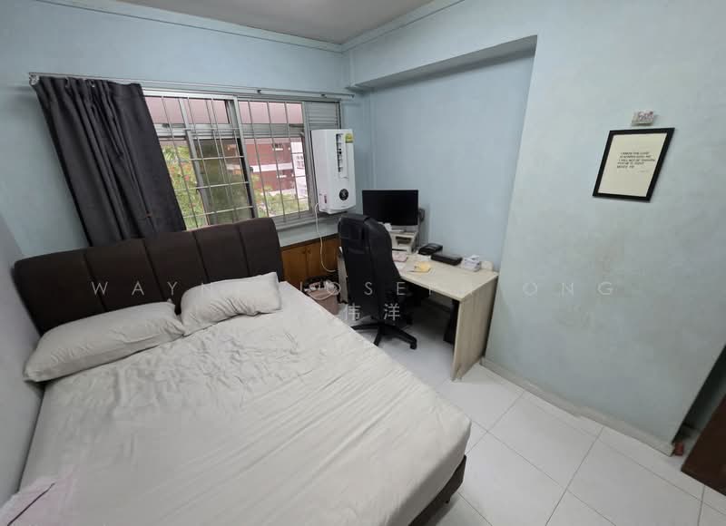 30 Holland Close HDB Flat For Sale at S$ 958,000 | PropertyGuru Singapore - Bedroom