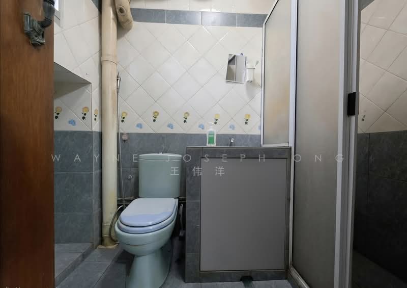 30 Holland Close HDB Flat For Sale at S$ 958,000 | PropertyGuru Singapore - Bathroom