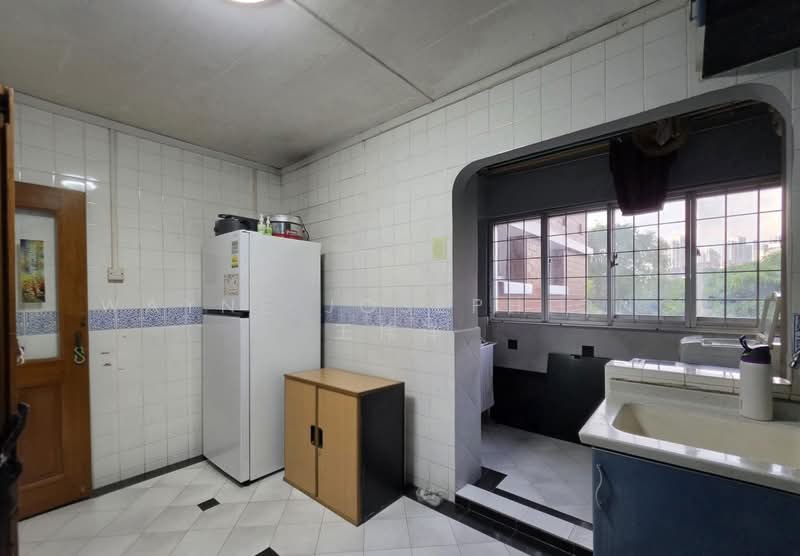 30 Holland Close HDB Flat For Sale at S$ 958,000 | PropertyGuru Singapore - Kitchen