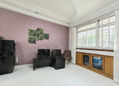 For Sale - 30 Holland Close