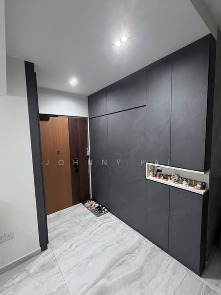 421B Northshore Drive HDB Flat For Sale at S$ 1,030,000 | PropertyGuru Singapore - Entrance