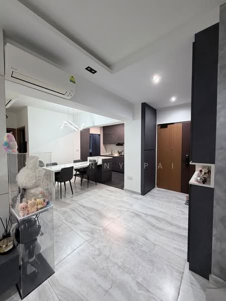 421B Northshore Drive HDB Flat For Sale at S$ 1,030,000 | PropertyGuru Singapore - Living Room