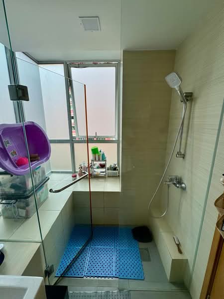 Oasis @ Elias, 60 Elias Road, 3 Bedrooms, 1,206 sqft, Condominium For Sale, by Aki ., 500094514 - Master Bathroom - PropertyGuru.com.sg